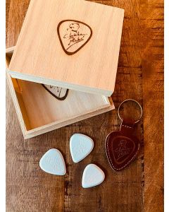 ChickenPicks luxury wooden box w/ 3 guitar picks + leather pouch